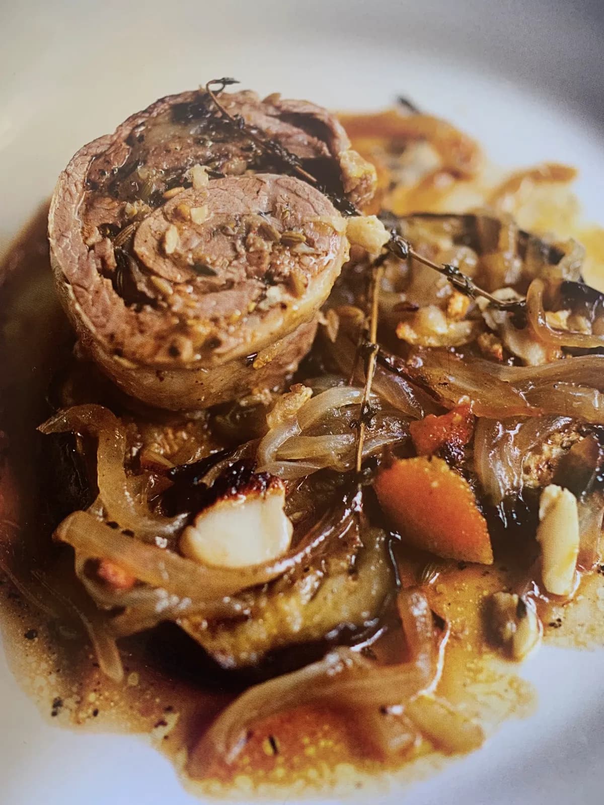Épaule d'agneau confite, sumac orange et graines de fenouil